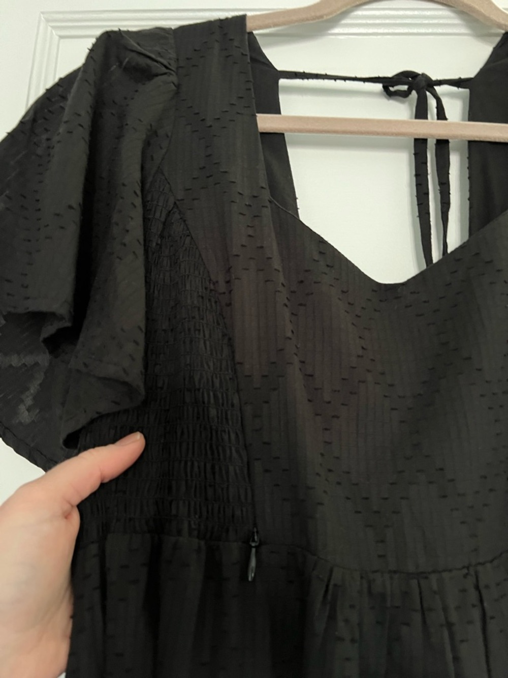 Seraphine
Broderie Anglaise
Maternity/Nursing Midi Dress - Picture 2 of 13